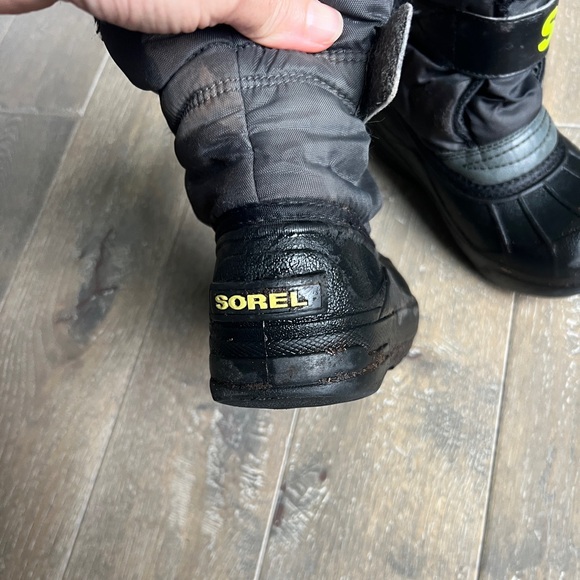 Kids sorel boots. - Picture 2 of 4
